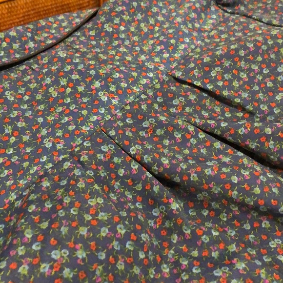 Small Dark Blue Blouse With Flower Designs - Picture 6 of 6